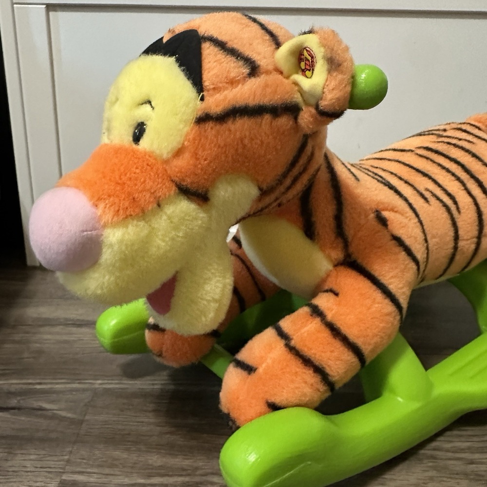 Rare‎ Green Disney Winnie the Pooh Plush Tigger Rocking Horse Music Works Tested